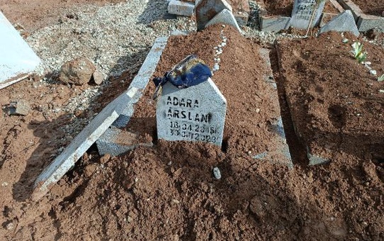BABASININ BOĞDUĞU 8 YAŞINDAKİ ADARA TOPRAĞA VERİLDİ
