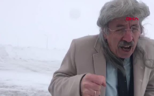 SAHARA GEÇİDİ'NDE MİNİBÜS İLE 2 İŞ MAKİNESİ ÜZERİNE ÇIĞ DÜŞTÜ; 14 KİŞİ KURTARILDI