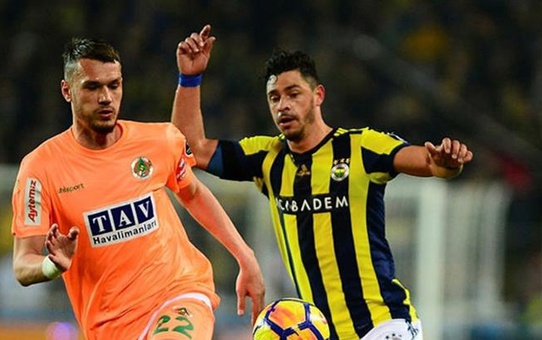 Yeni Malatyasporlu futbolcu Barış Başdaş, depremde balkondan atladı