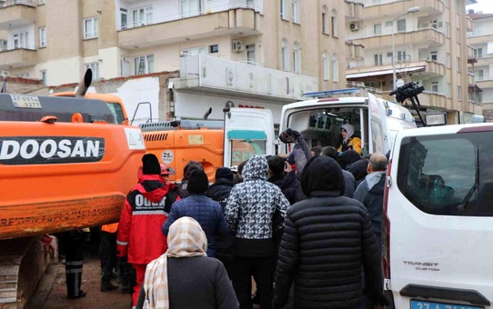 16 yaşındaki kız depremden 29 saat sonra enkazdan sağ çıkarıldı