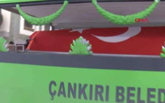 ENKAZDAN YARALI KURTULDU, EŞİ VE OĞLUNUN CENAZESİNE KATILDI
