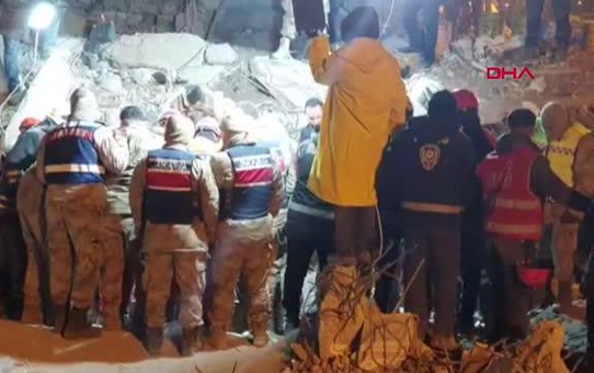 DİYARBAKIR'DA 72 SAAT SONRA BİR KADIN YARALI KURTARILDI