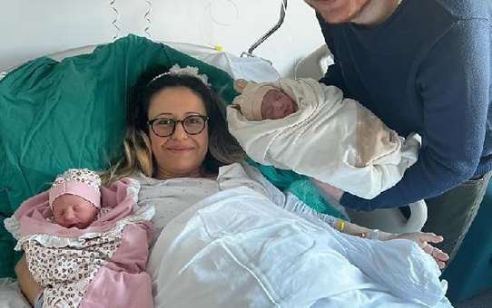 DEPREME YAKALANDIKLARI OSMANİYE'DEN ANTALYA'YA GELEN ÇİFTİN İKİZLERİ DÜNYAYA GELDİ