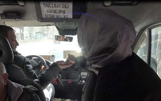 BİLECİK'TE MİNİBÜSÇÜLERİN 3 GÜNLÜK GELİRİ DEPREMZEDELERE