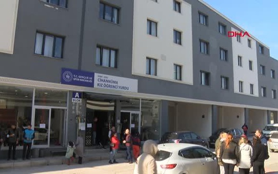 DEPREME KAHRAMANMARAŞ'TA YAKALANAN DEPREMZEDE 'YAN KOMŞUM DUVARA VURDU SANDIM'