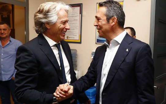 Fenerbahçe'de transfer gündemi hareketli! 3 giden 1 gelen var
