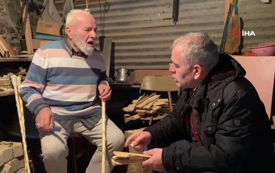 84 yaşındaki Süleyman amca, depremzedeler için günlerdir çalışıyor