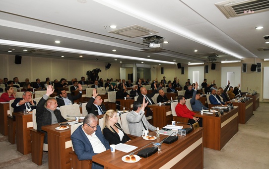 Karabağlar Belediye Meclisi'nde Depremde Hayatını Kaybedenler İçin Saygı Duruşu
