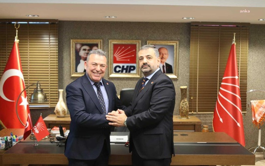 İzmir'de İyi Parti'den İstifalar Sürüyor