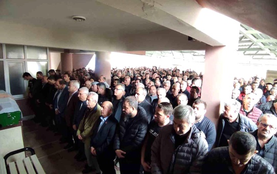 Yolcu beklerken kalp krizinden ölen otobüs şoförü toprağa verildi