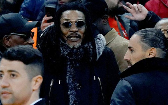 Galatasaray'ın eski savunmacısı Rigobert Song, Kasımpaşa maçını tribünden izledi