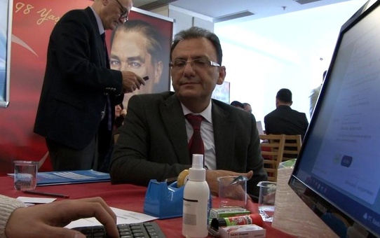 Koltuk değnekleri milletvekili aday adayı olmasına engel olmadı