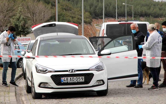 Hastane acil servisi otoparkında araç içinde ölü bulundu