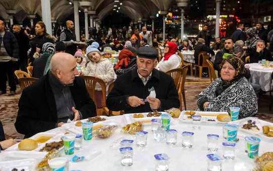 Yenimahalle'de mahalle iftarlarının ilki Şentepe'de yapıldı