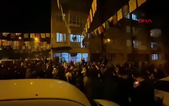 YEŞİL SOL PARTİ'NİN SEÇİM BÜROSU AÇILIŞINDA 'KÜRDİSTAN' SÖZÜNE POLİS AMİRİNDEN MÜDAHALE