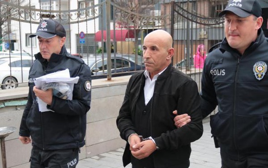 İki minibüse çarpan otobüsün şoförü: Zeminin ıslak olması nedeniyle kontrolümü kaybettim