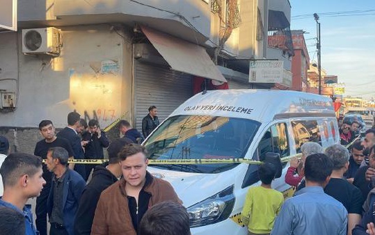 Adana'da Baba-Oğul Kapalı Kasa Minibüsten Ateş Açılması Sonucu Öldürüldü