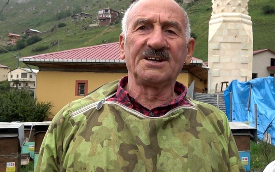 Evini talan eden ayıya 'Helal olsun' dedi