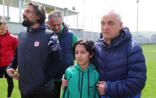 Rıza Çalımbay görevini depremzede Abdullah'a devretti