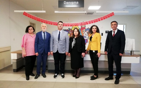 İl Milli Eğitim ve İl Sağlık Müdürü, 23 Nisan'da çocukları ziyaret etti