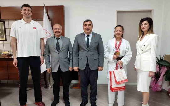 Karate bölge üçüncüsünden Müdür Sünnetci'ye ziyaret