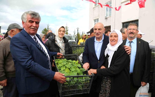 Keçiören Belediyesi, çiftçilere ücretsiz sebze fidesi dağıttı