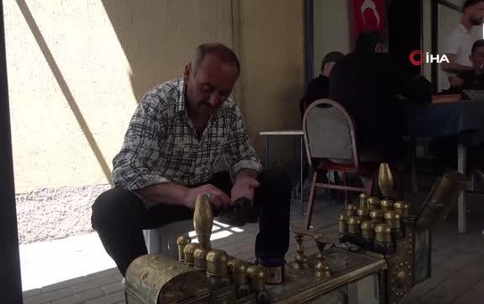 Ayakkabı boyacısı resimleriyle ünlü