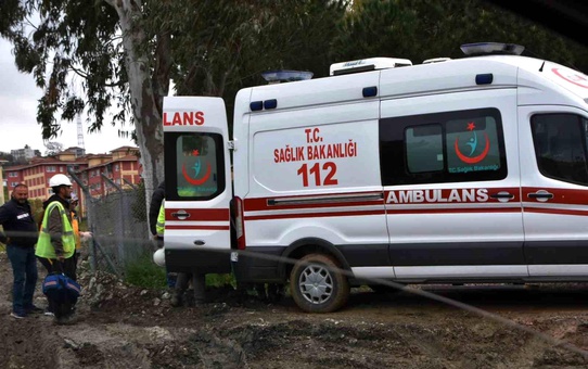 Sinopta inşaatta çalışırken 15 metrelik yükseklikten kafa üstü yere düşen işçi yaralandı