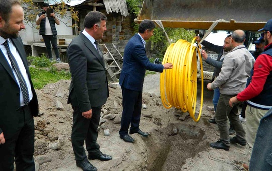 Posof'ta Doğalgaz İçin İlk Kazma Vuruldu
