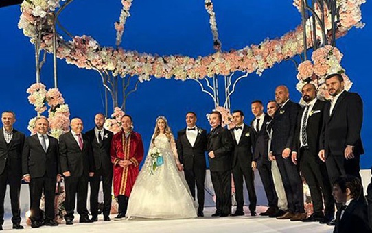 Metin Dağ ve Feyza Ermiş'e Çırağan Sarayı'nda görkemli düğün