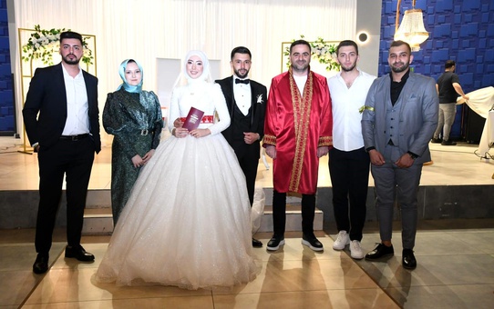 Başiskele Belediye Başkanı Yasin Özlü, 7 çiftin nikahını kıydı
