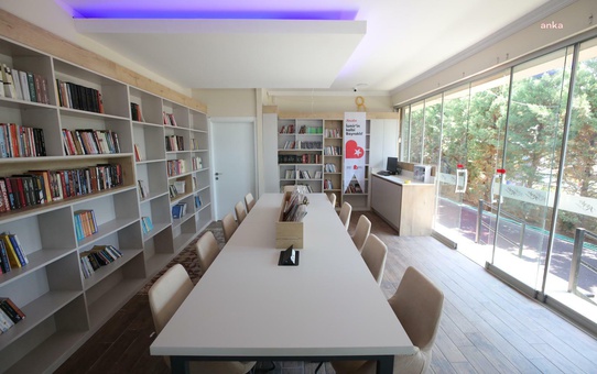 Bayraklı Belediyesi, Kentteki Kitap Kafelerin Sayısını 6'ya Çıkarıyor