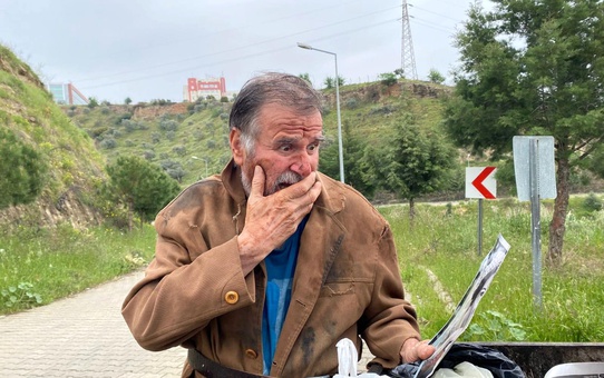 Eşref Gülpınar'ın 'Gülerken Ağlayan' Şarkısı Sosyal Medyada Yayınlandı