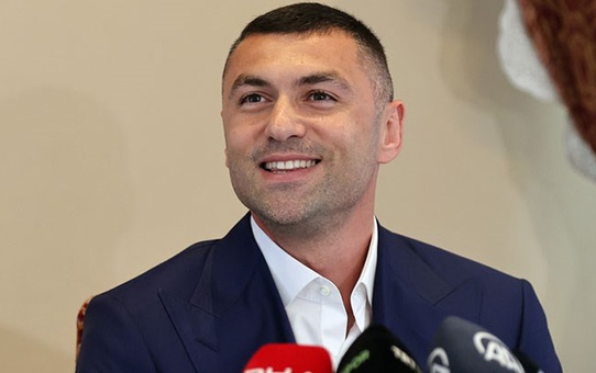 Futbolculuk kariyerini noktalayan Burak Yılmaz, Beşiktaş'a imzayı atıyor! Bambaşka bir görevi olacak