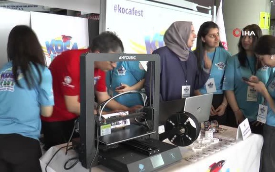 Kocasinan Mesleki ve Teknik Anadolu Lisesi öğrencileri 3D yazıcı ile kendi robot parçalarını üretiyor