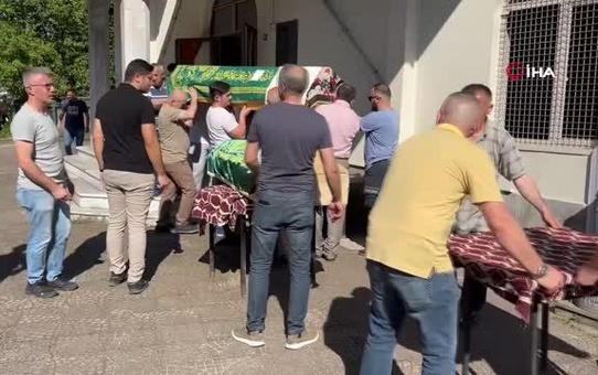 Trafik kazasında hayatını kaybeden ailenin cenazeleri toprağa verildi