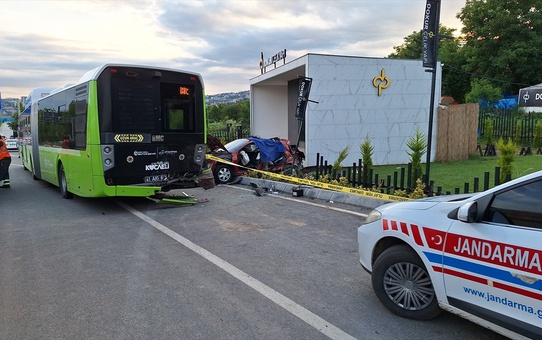 İzmit'teki trafik kazasında hayatını kaybeden 3 kişinin cenazesi defnedildi