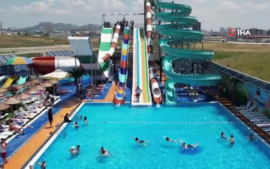 Ankaralılar Sıcak Havaların Tadını Aquaparklarda Çıkardı