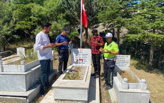 Ardahan ve Tunceli'de Emniyet Teşkilatı Şehitlikleri Ziyaret Etti