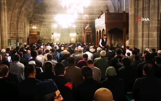 Milli Eğitim Bakanı Tekin Bayram namazını Ulu Camii'nde kıldı