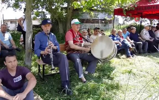 58 yıldır davulunu omzundan düşürmüyor