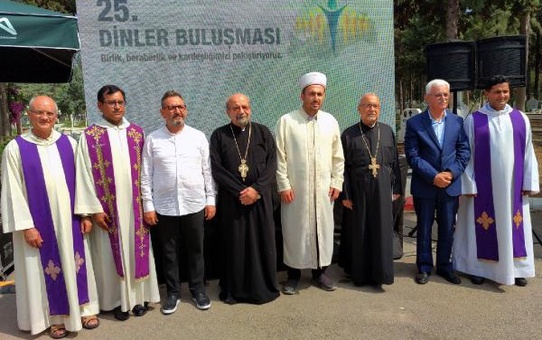 Mersin'de Dinler Buluşması: Müslüman, Hristiyan ve Yahudi Din Adamları Bayramlaştı