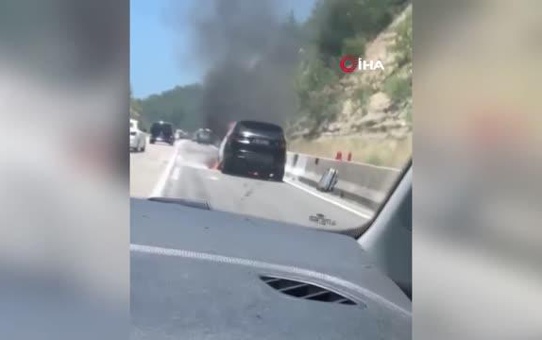 Seyir halinde alev alan lüks cip yanarak kullanılamaz hale geldi