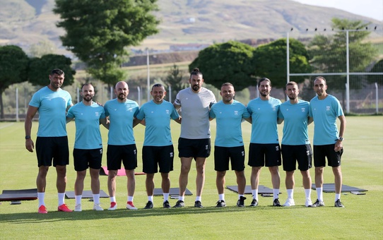 Demir Grup Sivasspor'da Teknik Direktör Servet Çetin'in Ekibi Belli Oldu