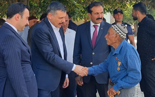 Çorum Valisi Mustafa Çiftçi, Kore gazisi Abdullah Topal'ı ziyaret etti