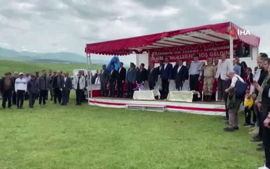 Festivalde Ata'nın siluetine bulut engeli
