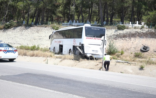 Çanakkale'de Kontrolden Çıkan Otobüste 5 Yolcu Yaralandı