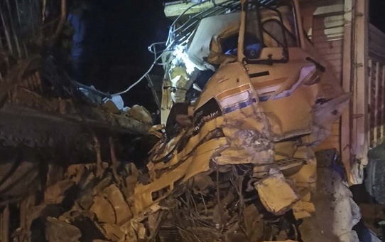 Uşak'ta Kamyon Kazası: Şoför Hayatını Kaybetti