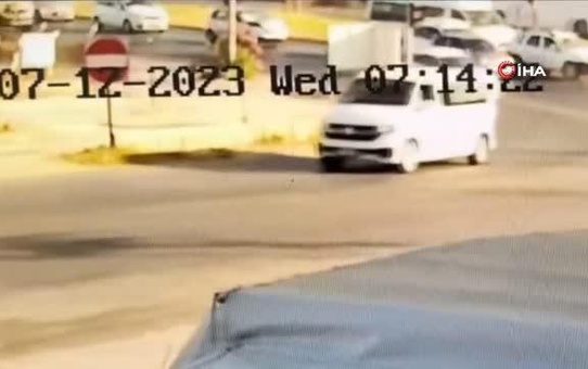 Zincirleme kazaya karıştı, hiçbir şey olmamış gibi olay yerinden böyle kaçtı