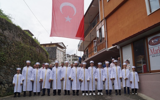 Trabzon Of'ta 11 hafız için icazet töreni düzenlendi